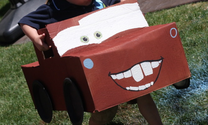 tow mater cardboard box car